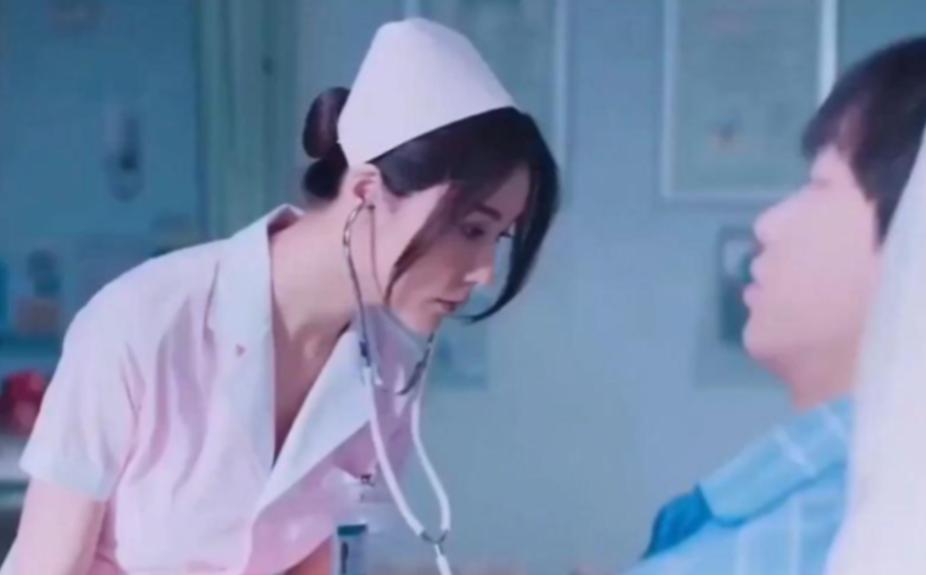 一名男大学生每月去医院捐精多次，直到护士悄悄塞给他一张纸条，才发现了医院不敢说的