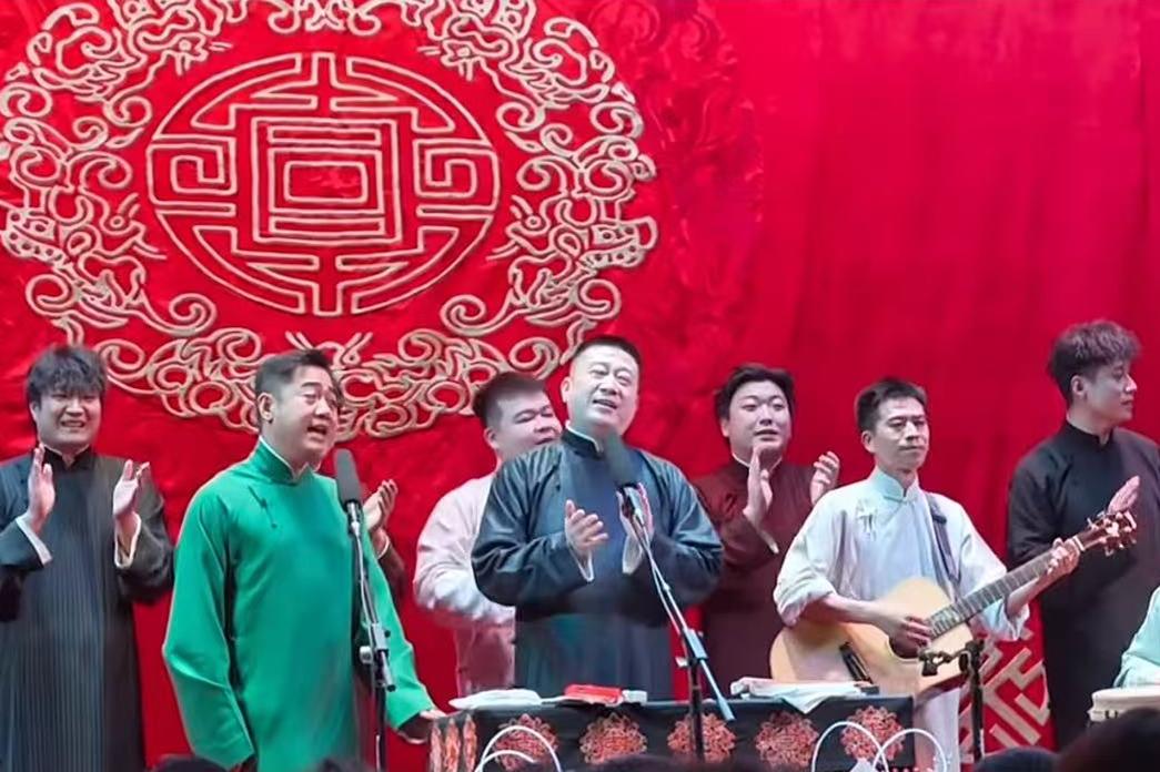 张鹤伦惊喜空降南德，三个逗哏同台群口，演出内容在短视频刷屏张鹤伦是真火！德云社张