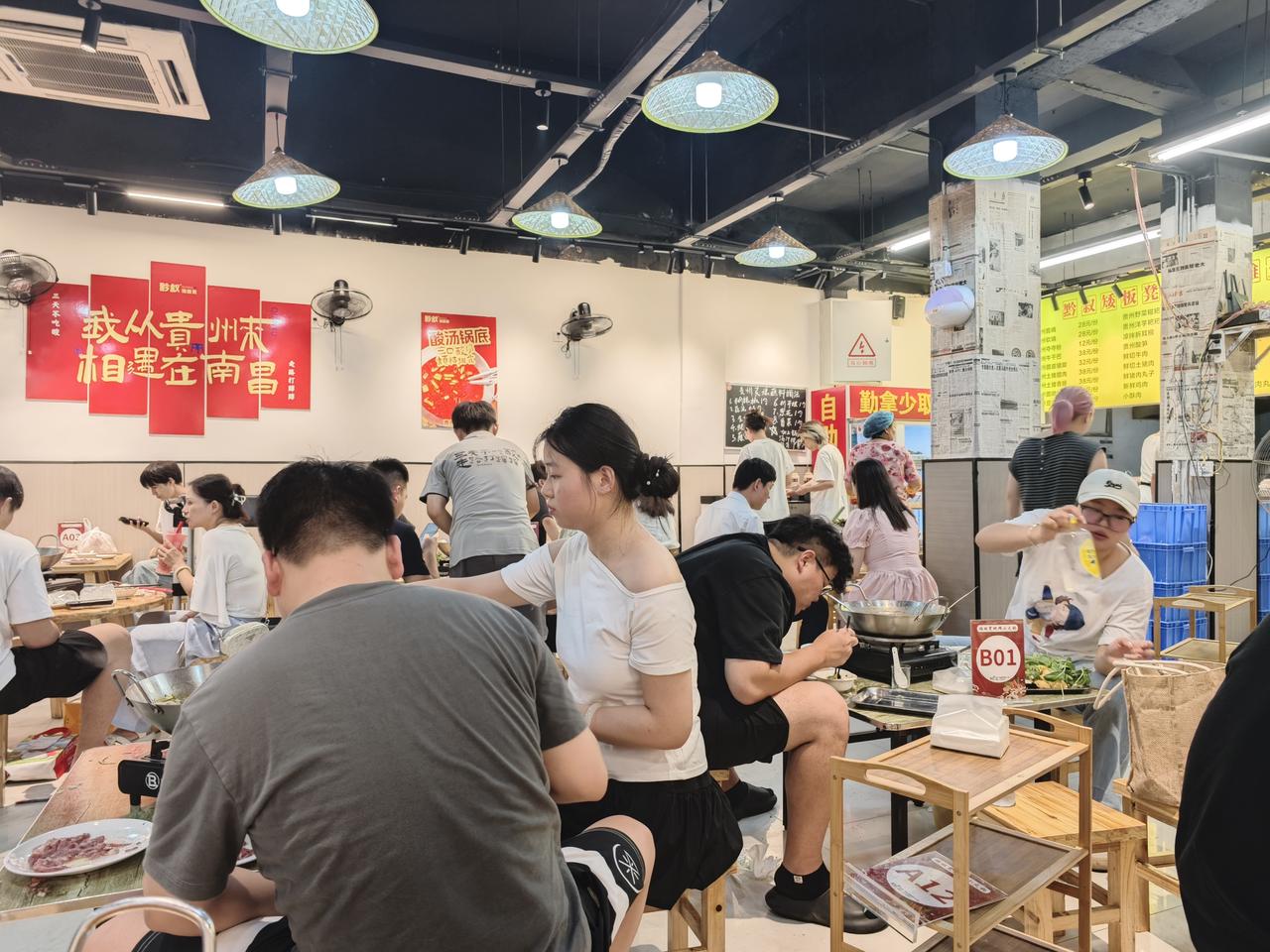 火锅不单单现在之前川渝的火锅，原来云贵川的火锅各自不同。体验一把来自贵州的酸辣