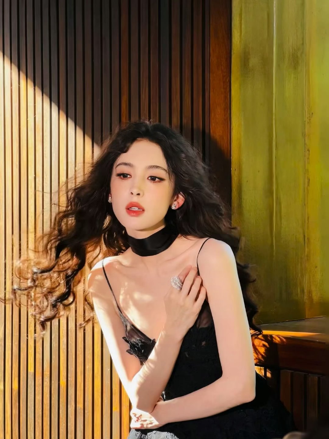娜扎蕾丝吊带裙娜扎蕾丝吊带裙好辣​啊啊啊啊啊爱看​​​
