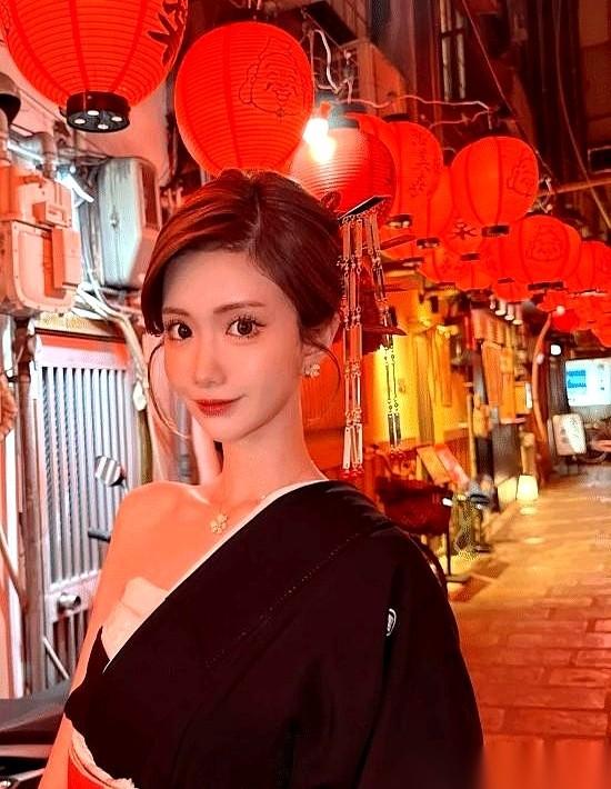 “大阪小恶魔”这名字一甩出来，谁听了不心头一颤？她叫HIMEKA，才26岁。你