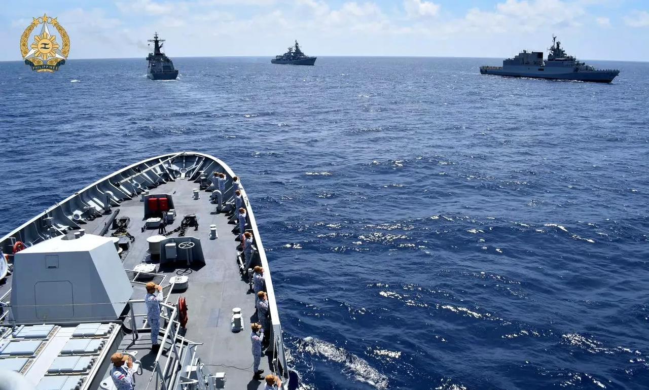 8月3～4日，印度海军德里驱逐舰(D-61)，鸡尔坦号护卫舰(P-30)和沙克蒂