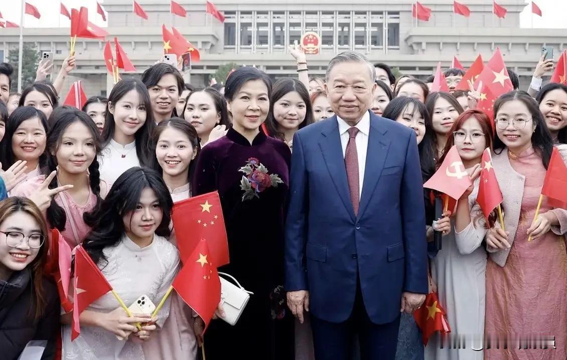 【苏林访华，12个小时的“高铁之旅”】当选越共中央总书记一周后，苏林首访来到中