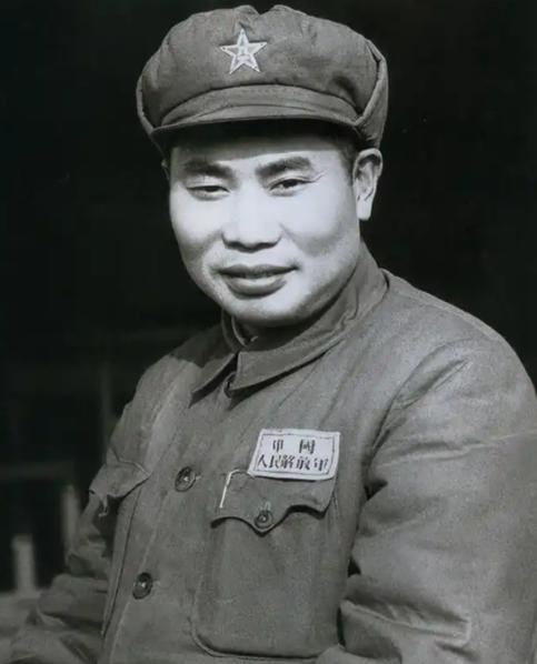 1973年，杨得志下乡看望老部下，随行的干部说：“这人是管制对象，别多问，”杨得