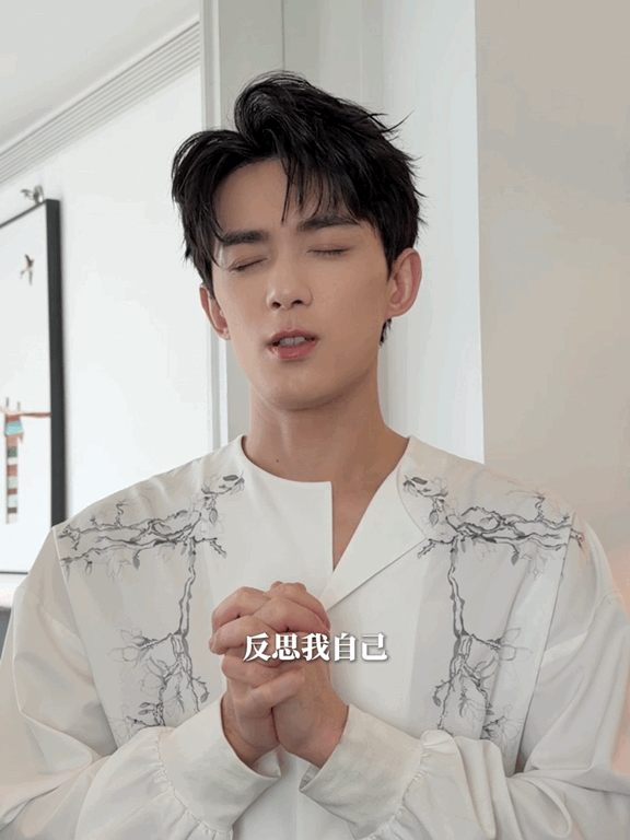 吴磊凌晨街头觅食但忍住了吴磊反差感拉满！凌晨街头觅食，面对夜市小吃却忍住没花钱