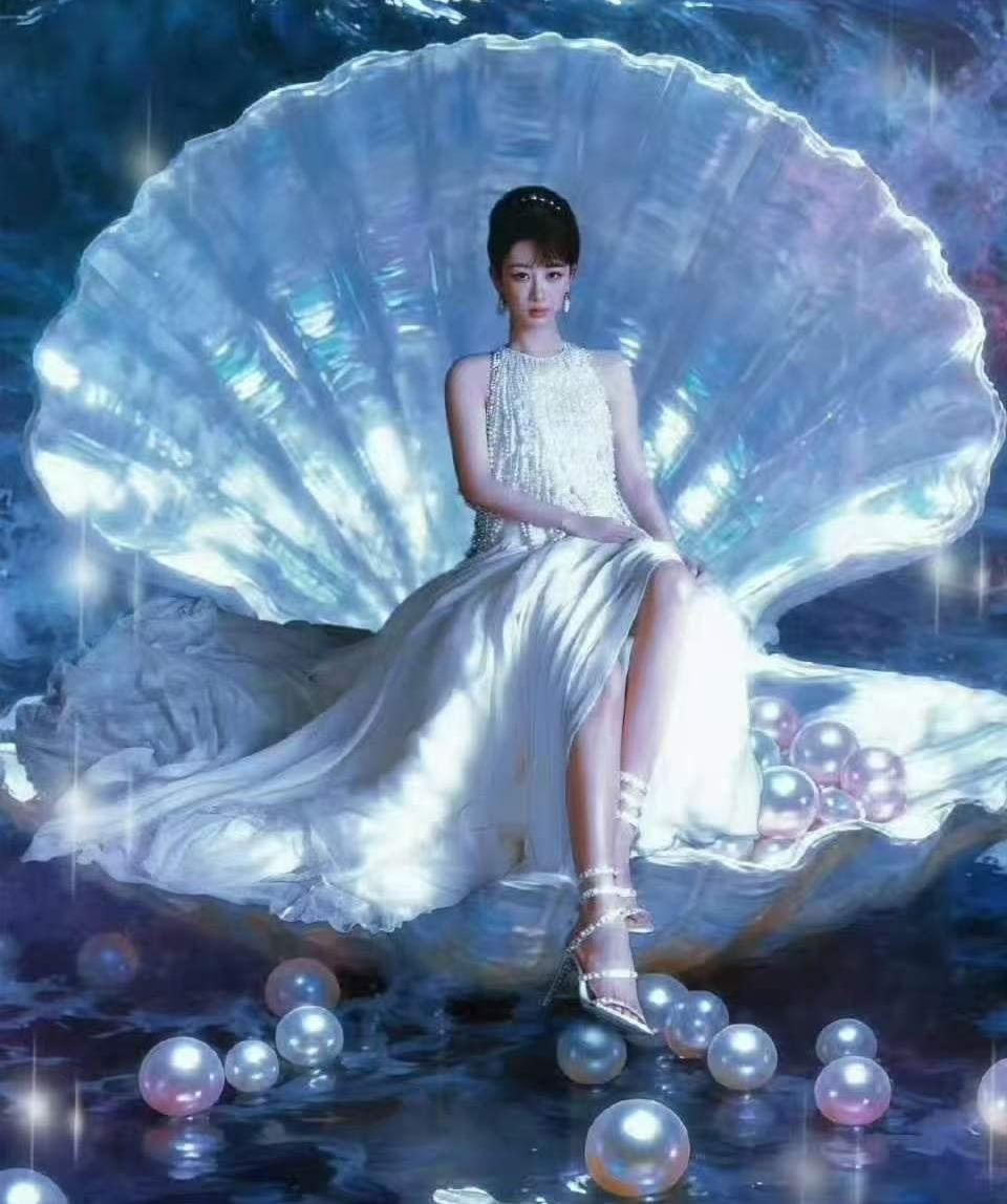 杨紫有个成绩，内娱女星无人能及。有十部以上影视剧作品内娱女演员，豆瓣均分7分以上