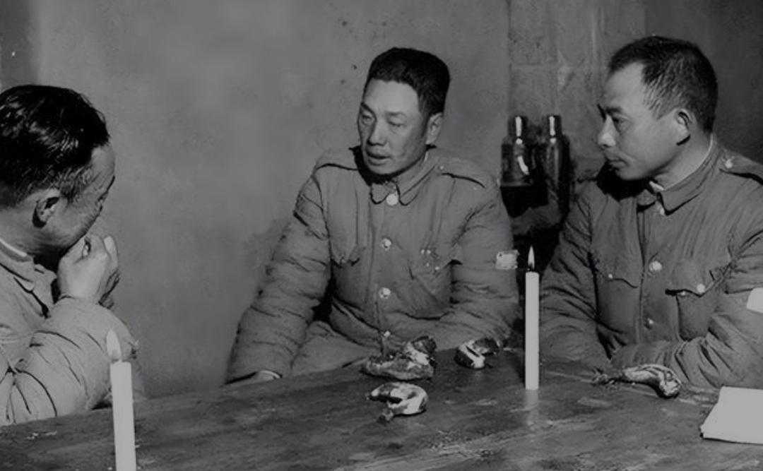 淮海战役碾庄圩那阵子，发生了件让后人笑掉牙的事：国民党第100军是被围4个军里第