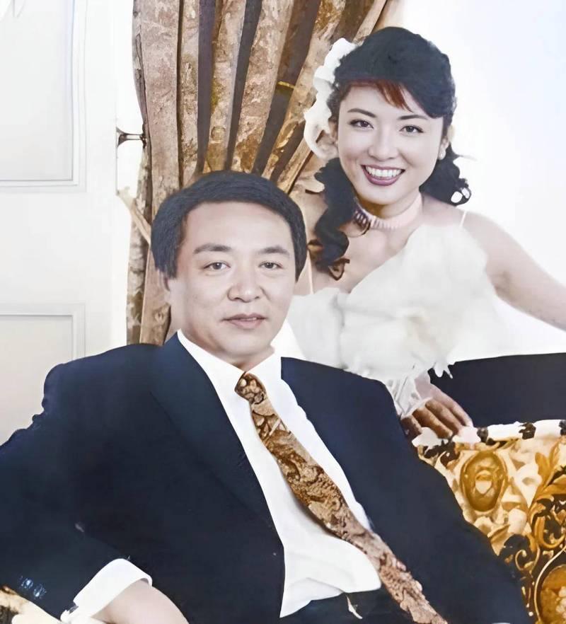2002年，周涛下班回家，看见正在厨房里忙碌的丈夫姚宏，突然心生厌倦，平静地说：