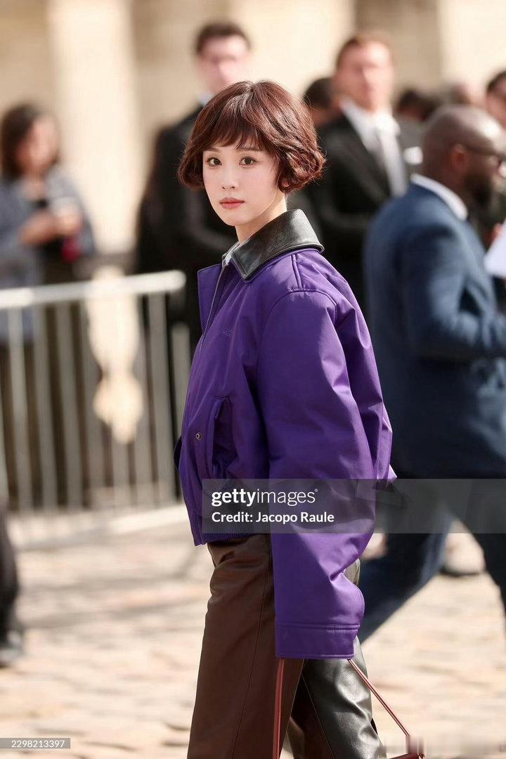 陈都灵东方美陈都灵头身比陈都灵的东方美不是浓艳挂，是清雅内敛的留白美感。绝佳头身