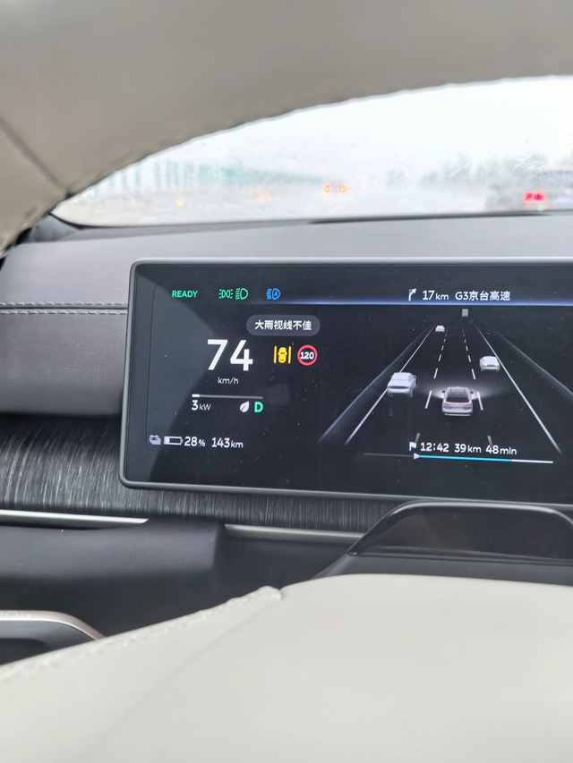 辅助驾驶靠不住偶然跟个做自动驾驶的公司采购吃饭，给我这种小白普及了下自动驾驶的