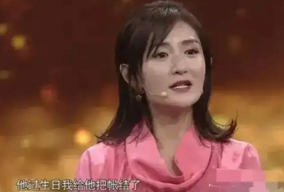 一次，沈腾过生日，谢娜喝多了，迷迷糊糊把帐结了，第二天酒醒后，谢娜非常后悔，给沈
