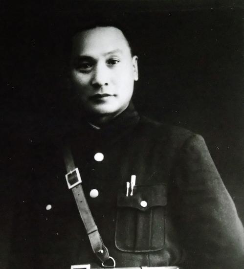1949年，军统特务头子毛人凤拿着一份四百多人的枪决名单请卢汉签字，卢汉看后，面