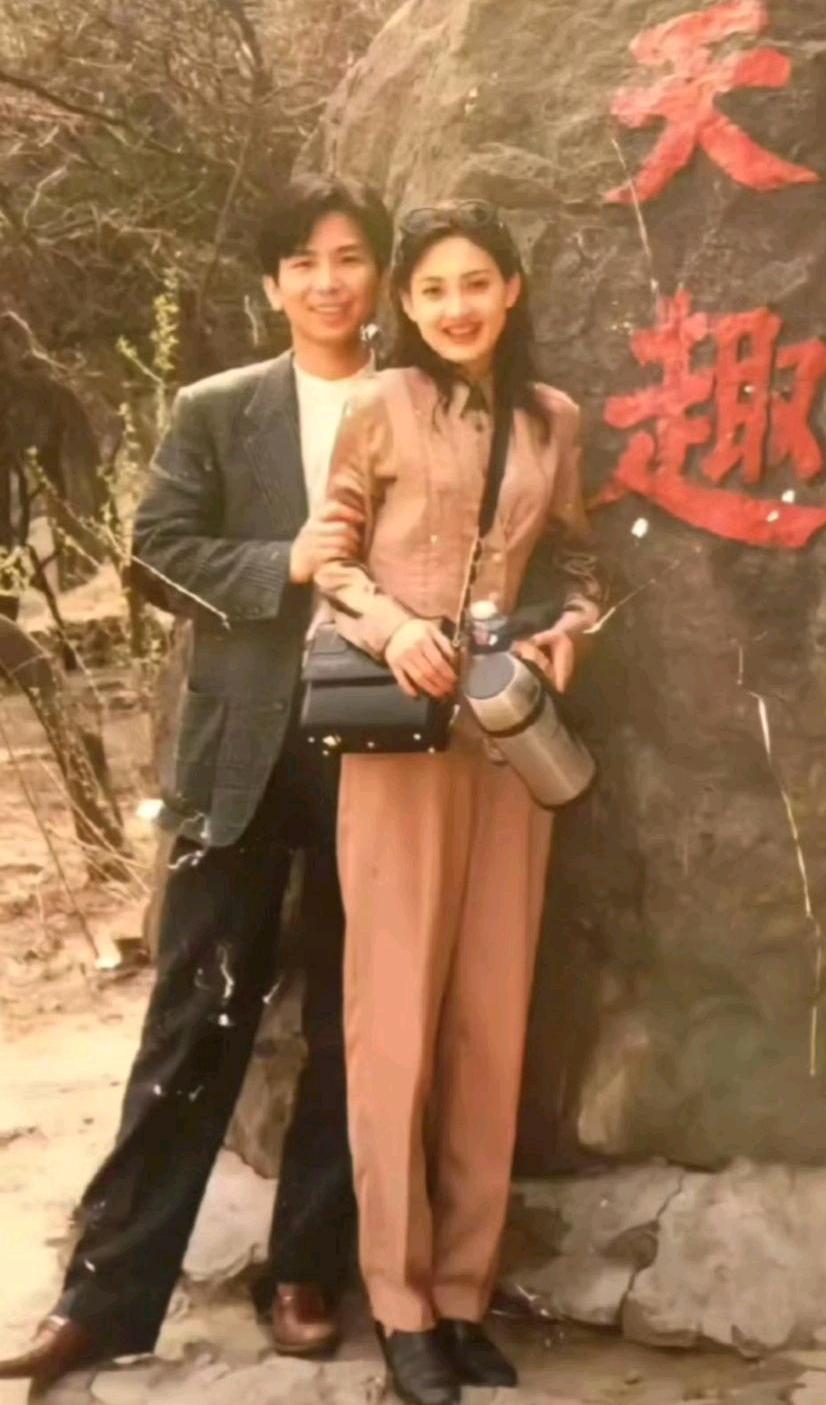 夫妻吵架的“高情商”：比年龄更重要的是相处智慧2007年，牛莉生下一女，在