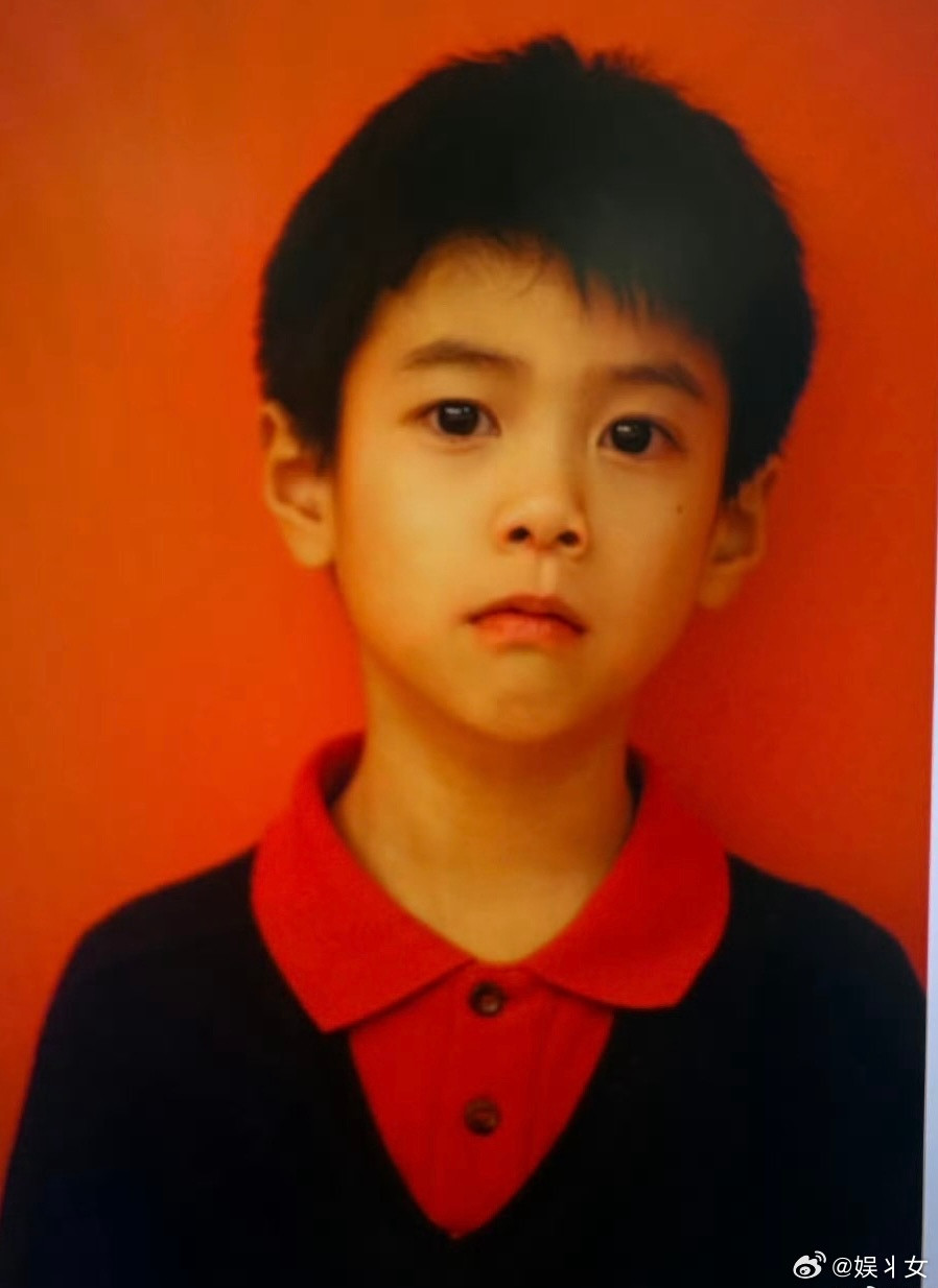 刘芸15岁儿子近照jagger真的长大了，已经长到和妈妈差不多高了