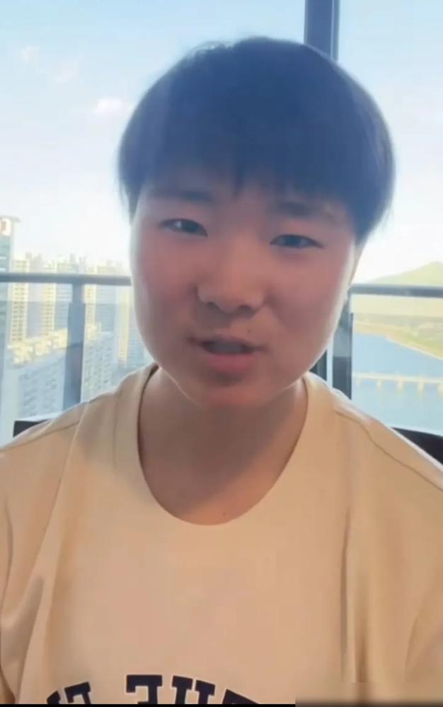 王曼昱刚晒出满碗汤圆，何冰娇劈头盖脸就一句：老王你吃得太多了！敢这么在大庭广众下