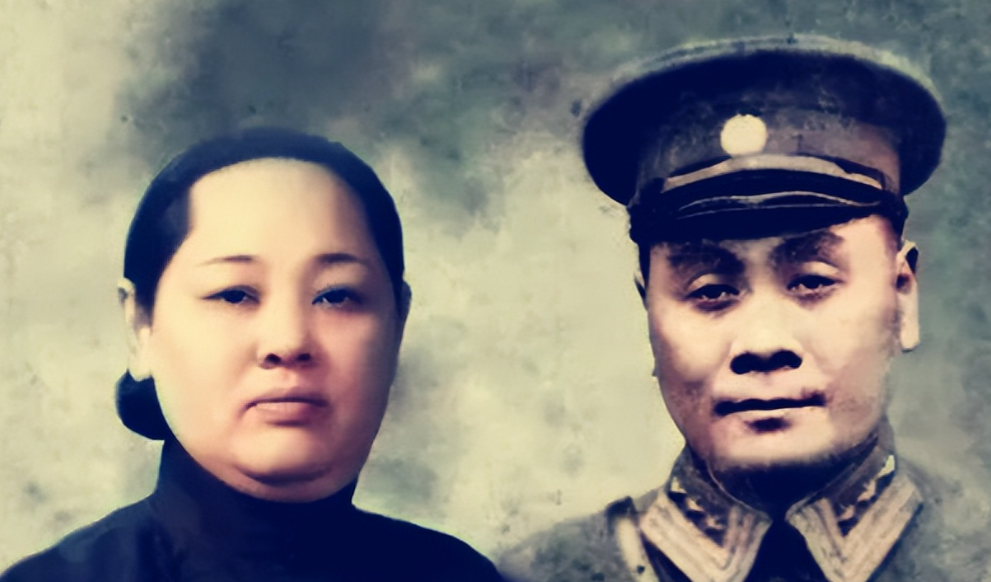 1935年，刘湘当上了四川省主席，妻子周氏觉得跟丈夫差距太大，没办法陪他在官场沉