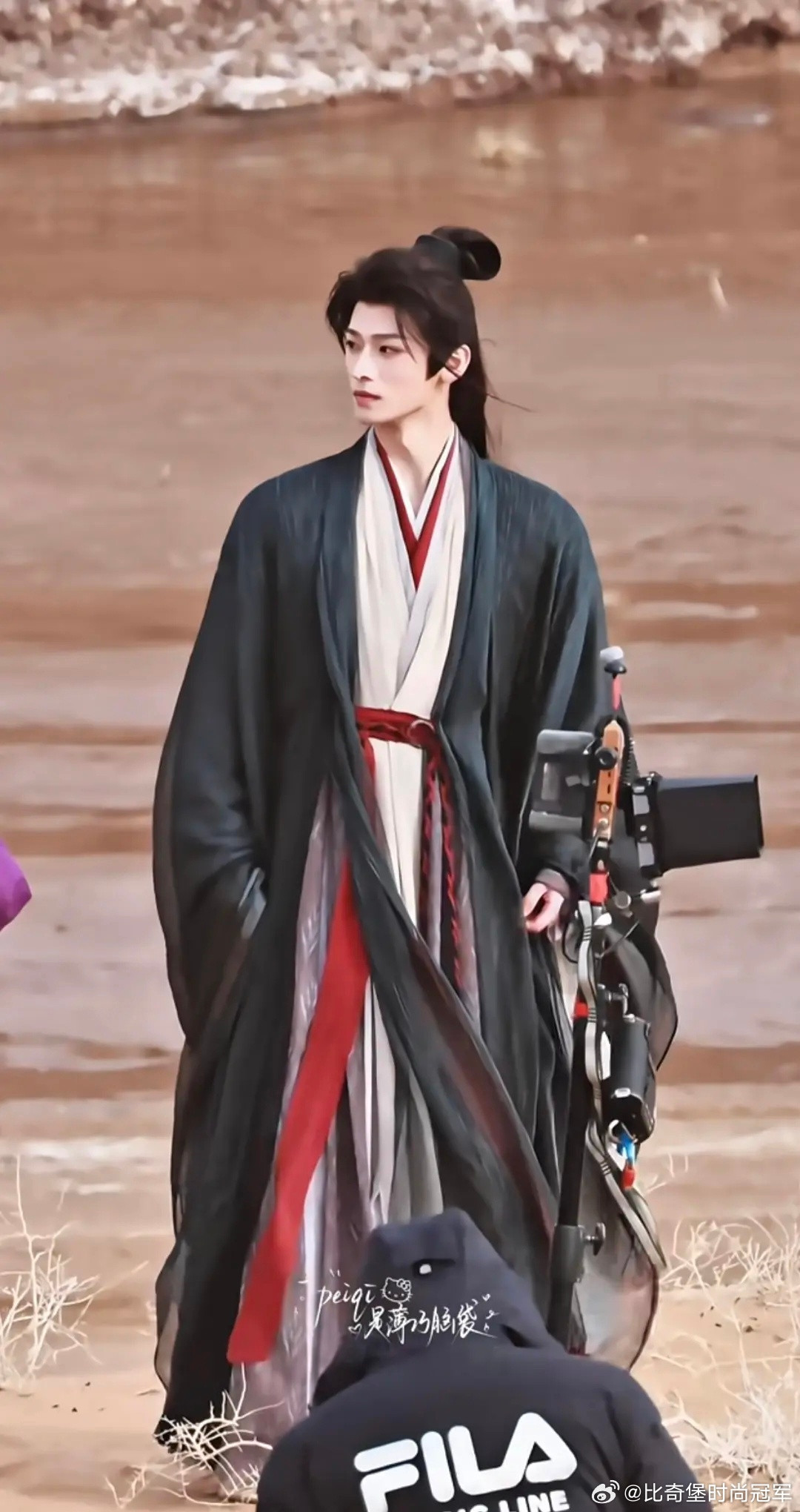 这是谁呀，常华森吗？感觉很有氛围感，期待了！