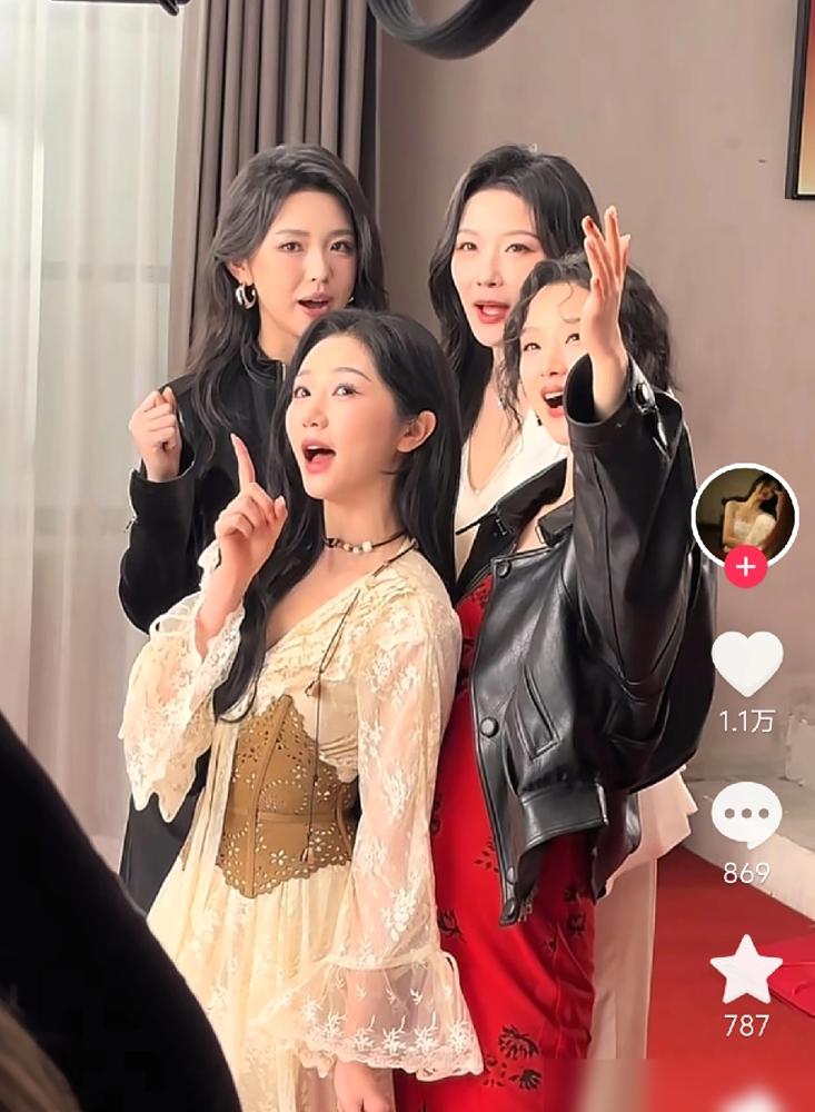 短剧四小花同框，李柯以九个月只休20天，累到哭喊“受不了”，年入千万却被骂“割韭