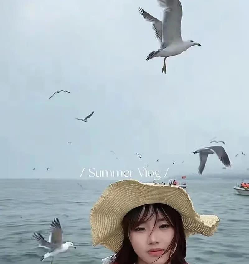 中原女子维权这事挺有意思。就说山东枣庄中原御府花园小区的女业主，维权视频意外走红