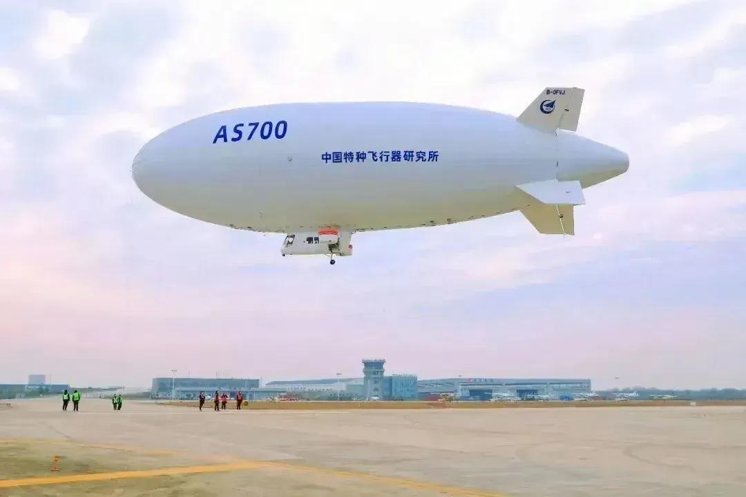 其实在济南试飞的这个飞艇，完全可以做成红警里洛基飞艇的样子。最近，中国特种