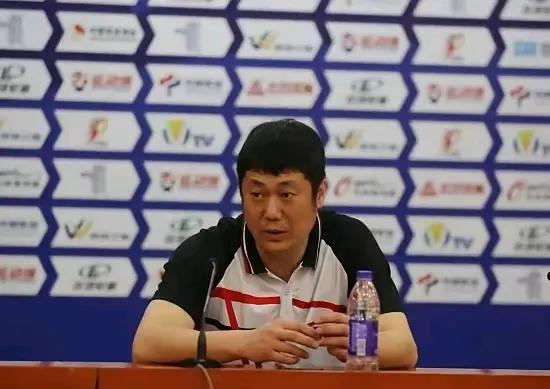 为什么离开国家队的都是上海女排队员呢！高意、许晓婷、仲惠虽然进入大名单但没