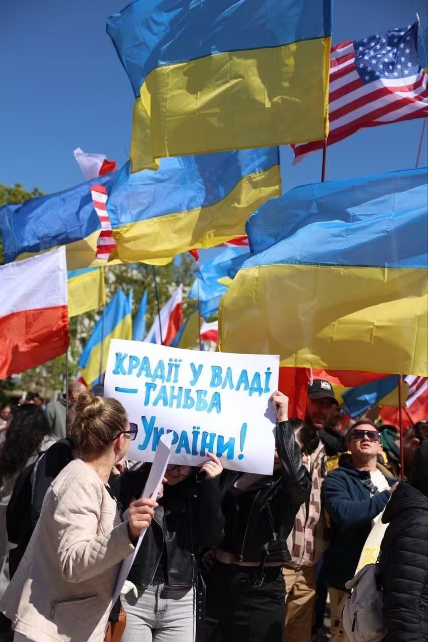 波兰出现异动，乌克兰人搞事。3000名乌克兰人在波兰弗罗茨瓦夫举行抗议活动，反对