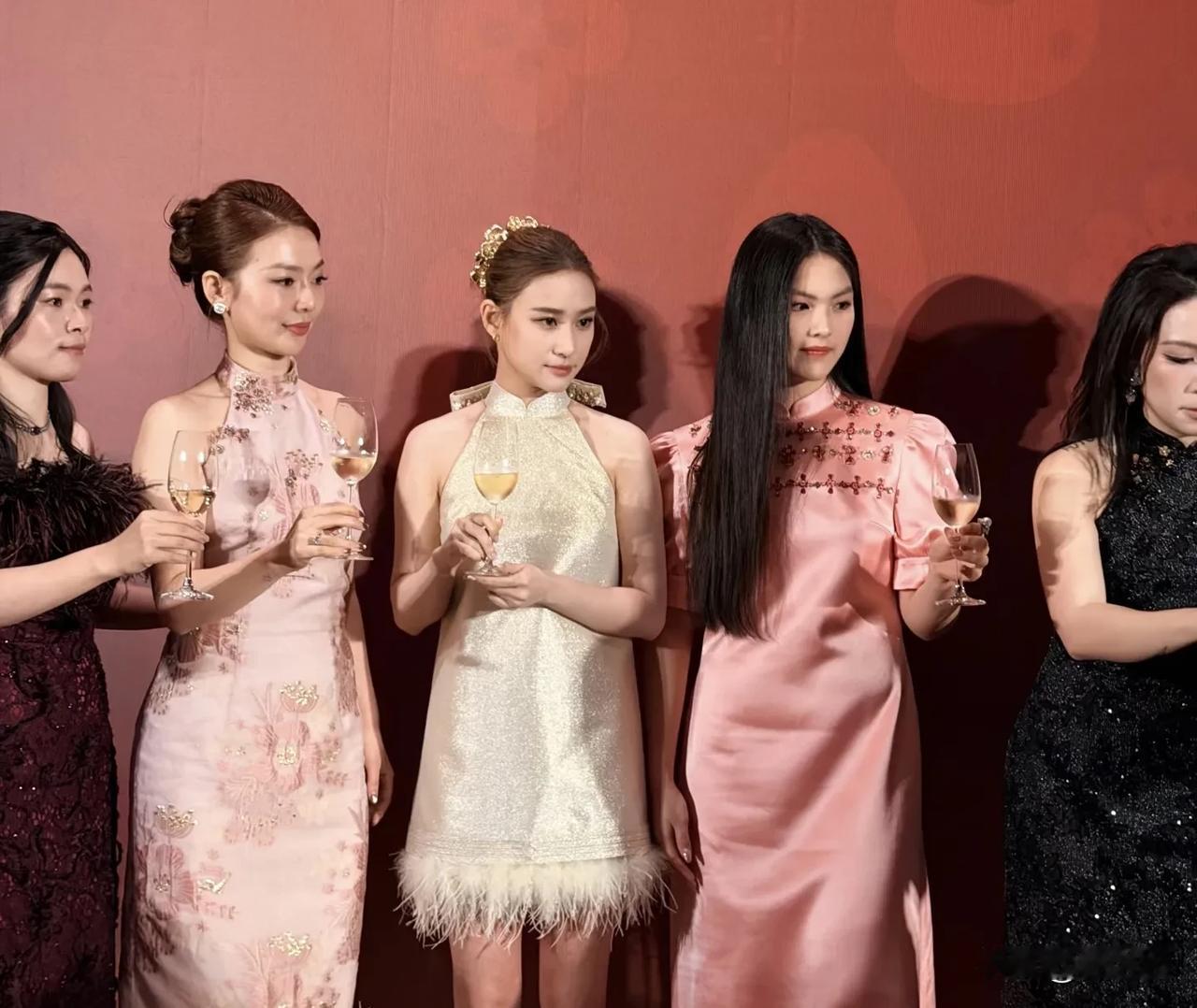 王诗龄妈妈只是让她多体验不同的生活，接触各种不同的人，选择她喜欢的方式生活。