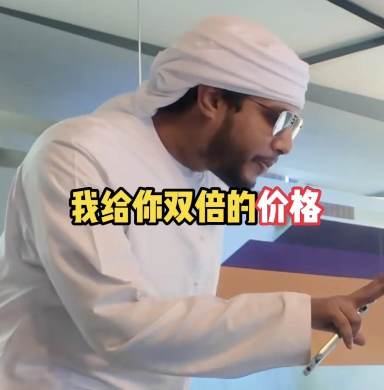 中国姑娘带着国产华为折叠屏笔记本去迪拜商场，本意是看看老外的反应，却意外触发了评