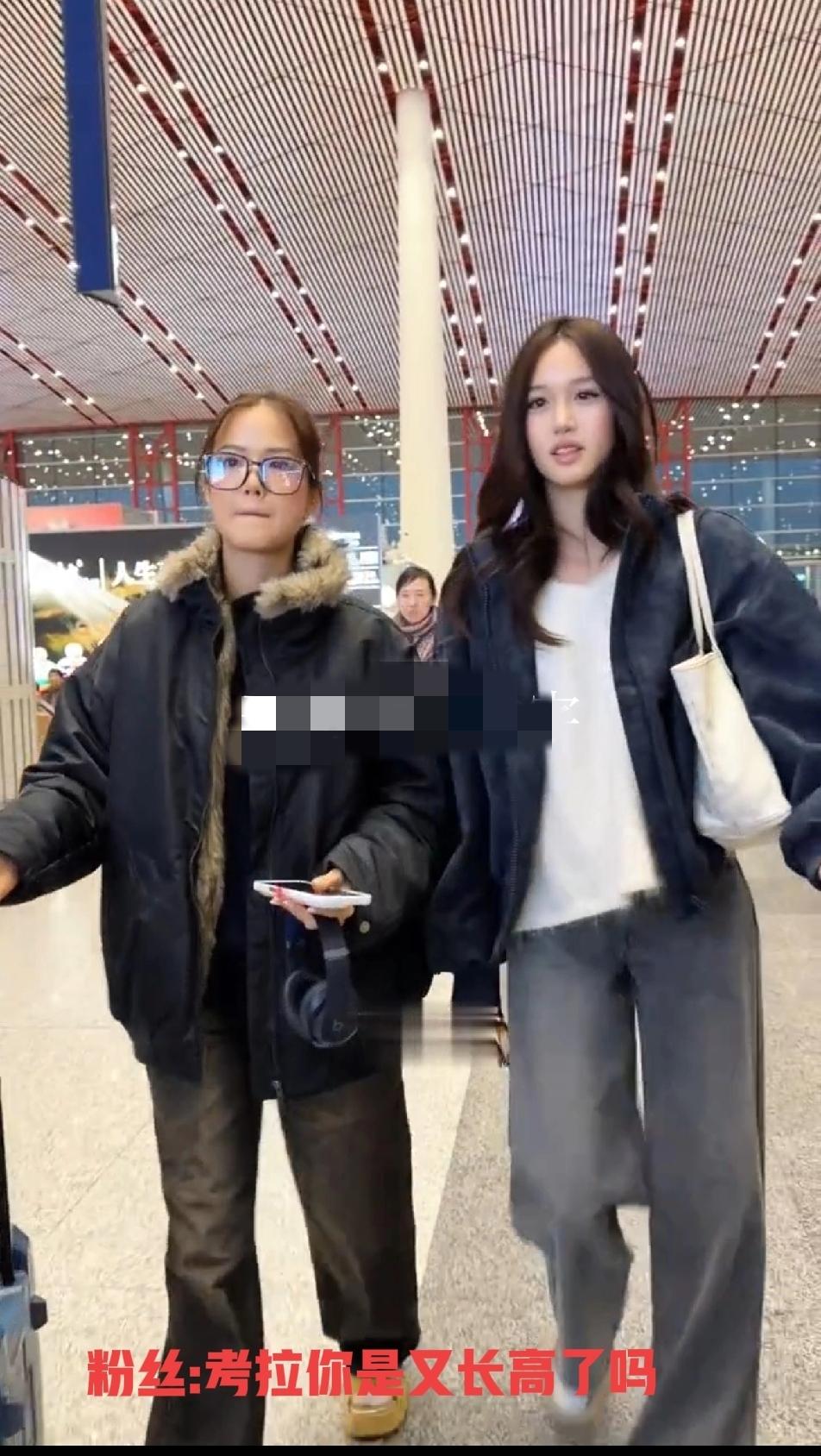钟丽缇的二女儿Jaden还是很能给妹妹考拉拆台的,粉丝夸赞考拉又长高了时,Jad
