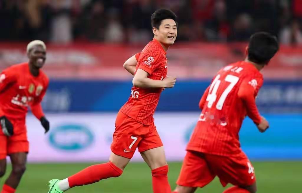 中外媒体评中超最佳阵容对比！中超第二轮联赛结束，选了两家有代表的中外媒体评出的