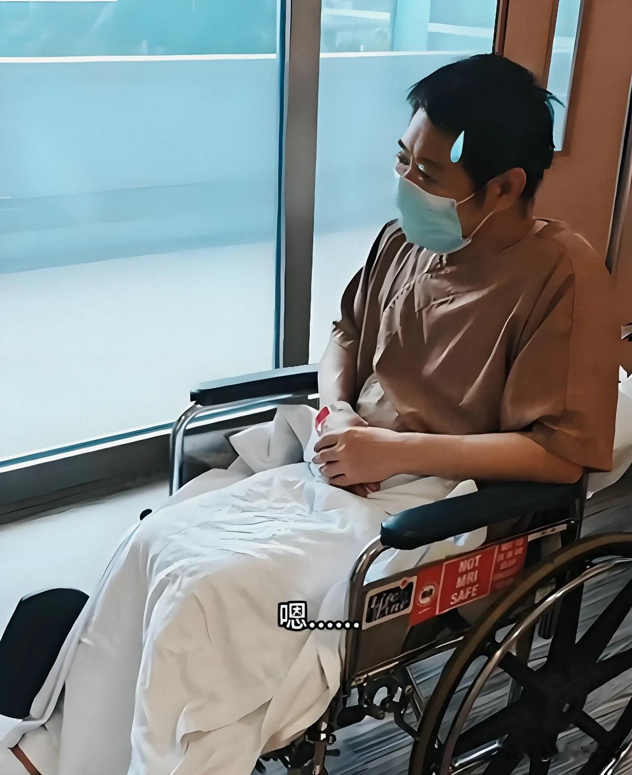李连杰病床边的空缺，真的只是偶然吗？这背后隐藏着一段鲜为人知的闪离续集，一个关于
