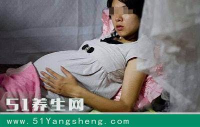 23岁孕妈妈肚子出奇大, 产检后老公大哭, 一旁的医师却笑了