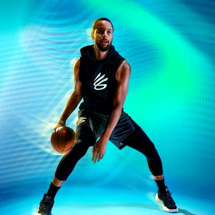 当运动品牌抛弃超级球星，才发现自己原来也能亏得那么惨。安德玛和库里的十年合作