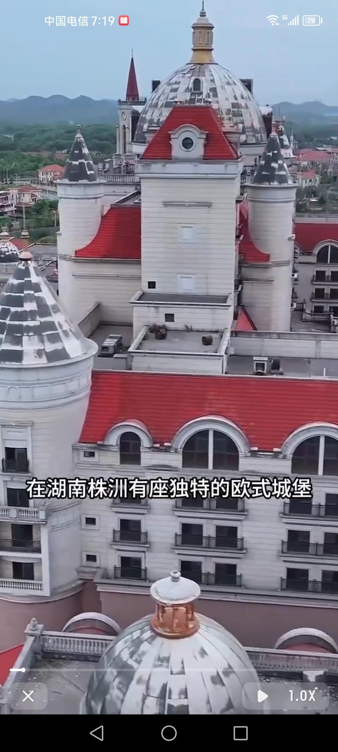 湖南株洲这座荒废10多年的欧式城堡，光是想想就觉得神秘又带感。杂草丛生的模样，仿