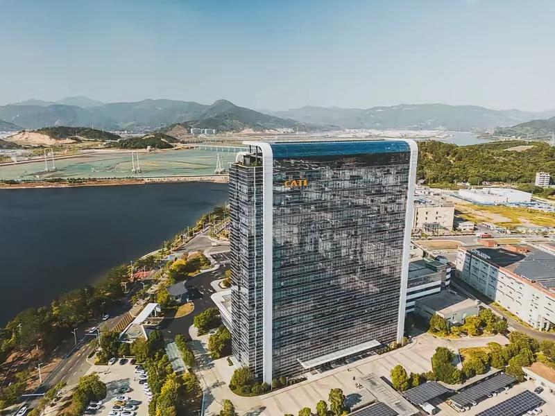 宁德时代一季度太能赚了，每天净赚2.3亿！营收近1300亿，净利润超200亿。还