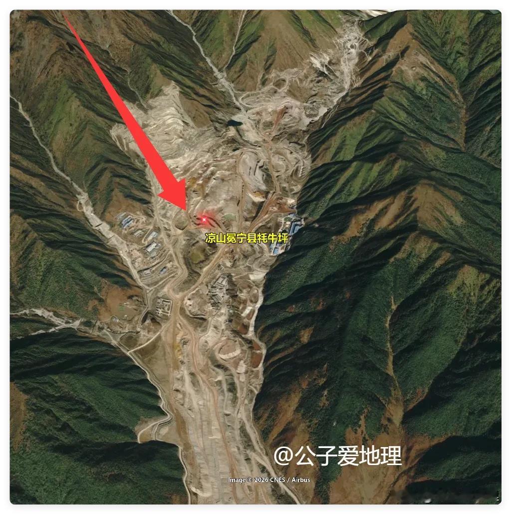 重磅发现！四川挖出世界级巨型稀土矿，全球排名第二，意义太深远你大概在热搜上扫到