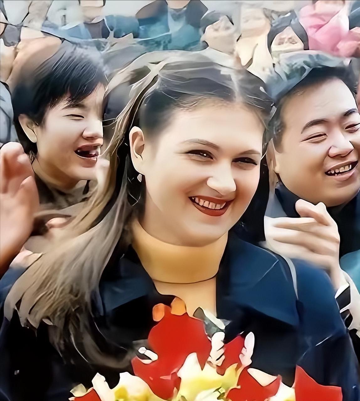 1998年，23岁乌克兰美女远嫁河南穷小伙，生下3个儿子后丈夫突发重病离世。本以