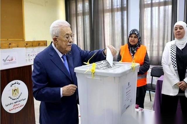 巴勒斯坦那场选举，结果出来了。总统阿巴斯领导的法塔赫，把多数席位稳稳揣进了兜里