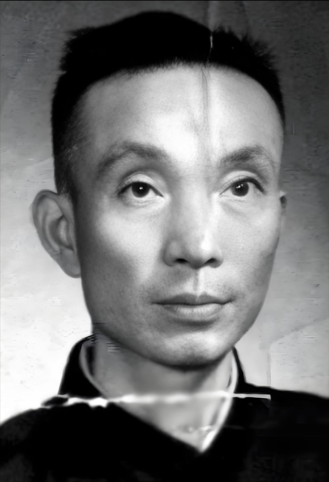 1939年，日军在南京召开宴会，军统特工詹长麟趁机混入其中，拿出了一包剧毒，悄悄