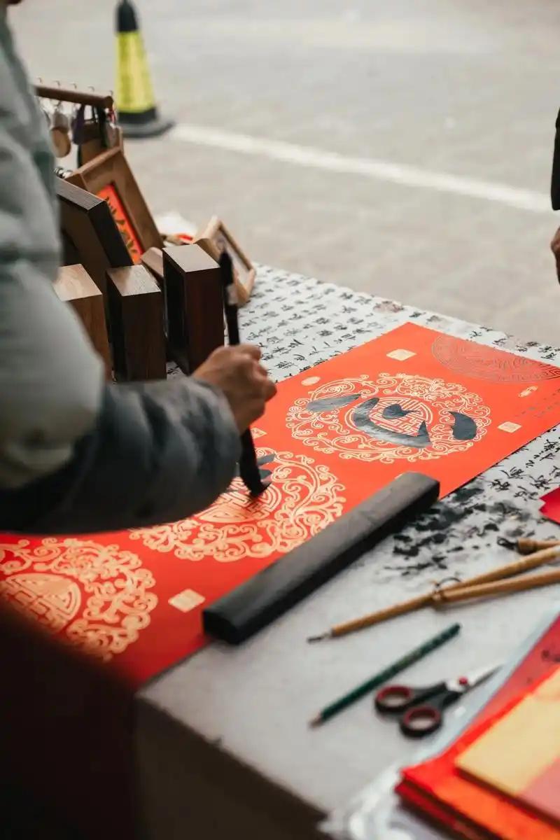 让一个老师寒假干这种活，他以后怎么能在人前抬起头来。老婆不晓得从哪里听到了一个小