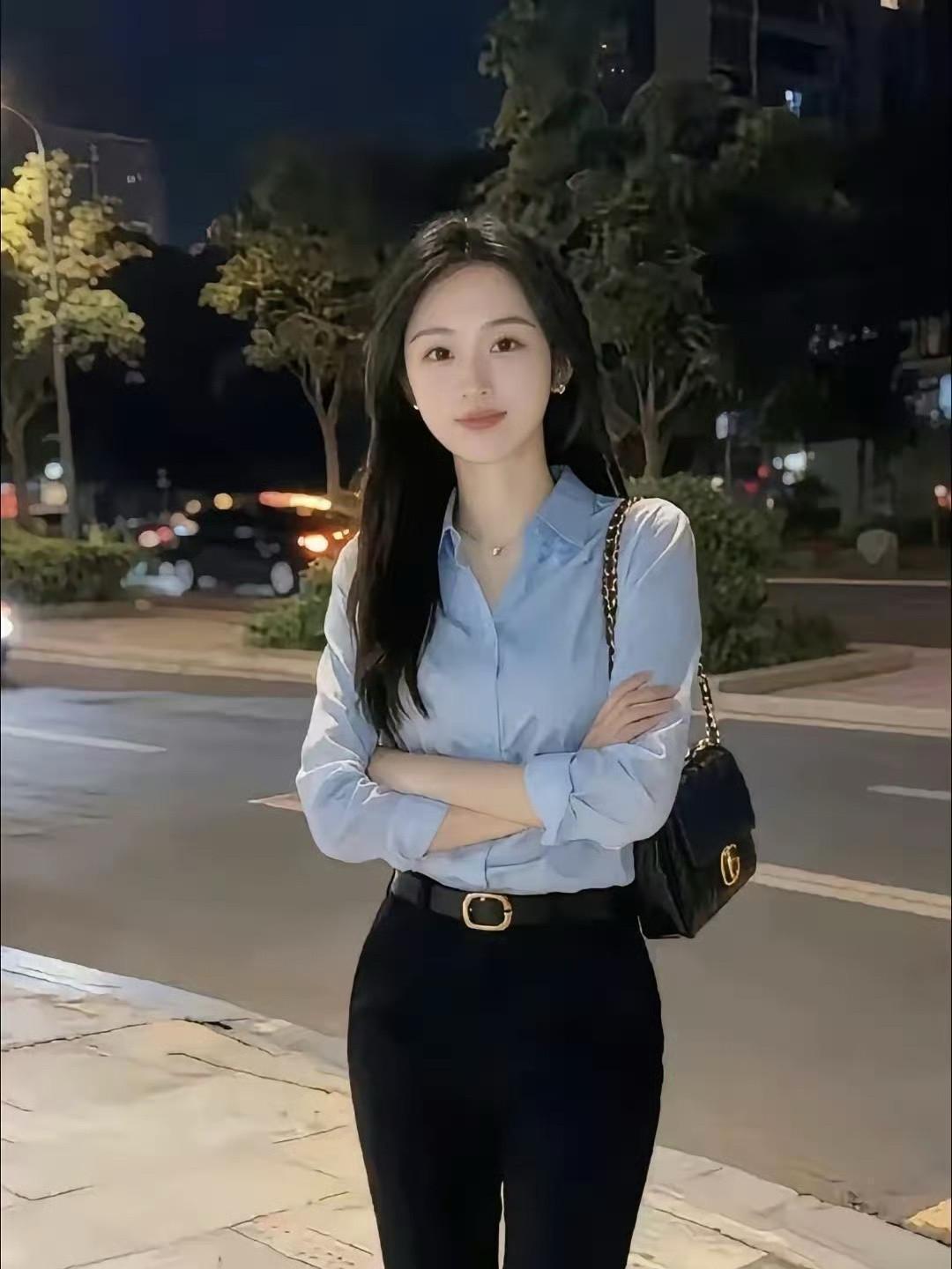女同事好看是好看，就是太强势了