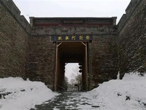 努尔哈赤赐死长子褚英，代善真赢了吗1615年，高墙囚所之内，褚英接到努