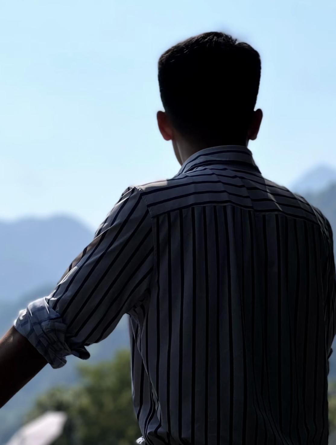 人到了中年，蕞大的内耗，是总是什么都想要，什么都舍不得丢。前阵子和相