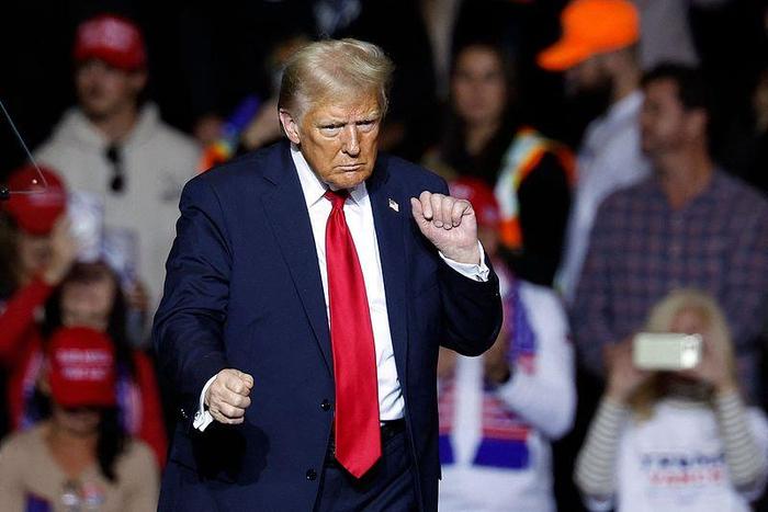 油价暴涨！这个时候，特朗普要求美联储鲍威尔立即降息，怎么可能？特朗普要求美联储主