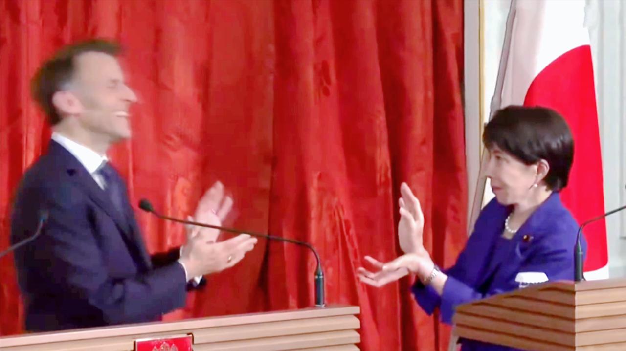 日本首相又闹笑话了吗？和马克龙会晤的时候又引起网友围观。4月1日的时候，马克