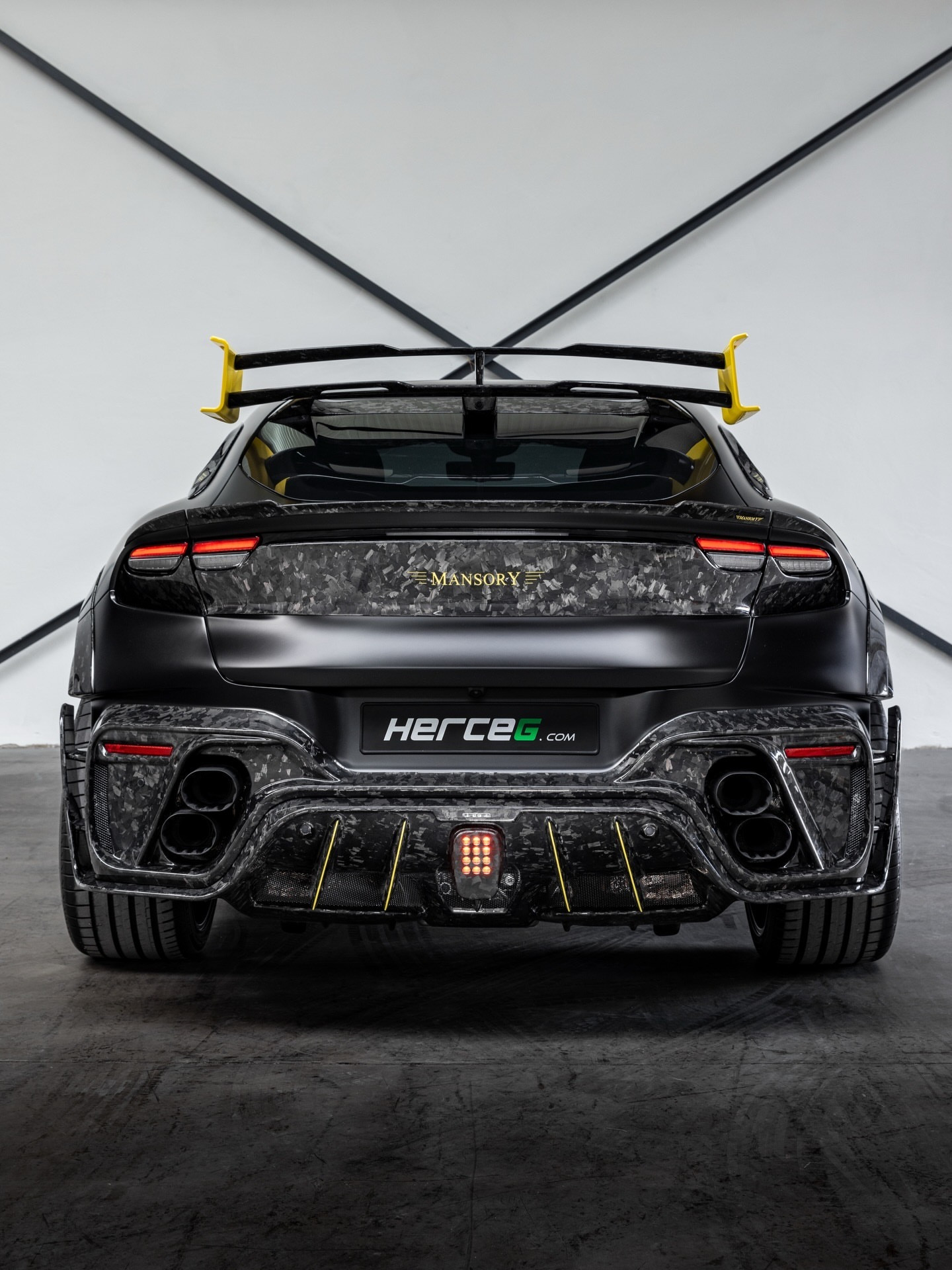 Car时尚1/7MANSORYPugnator。基于法拉利Purosan