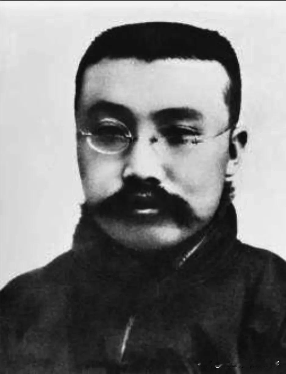 1951年，杀害李大钊的凶手被发现，可他却瘫痪在床，时日无多，公安机关陷入两难，