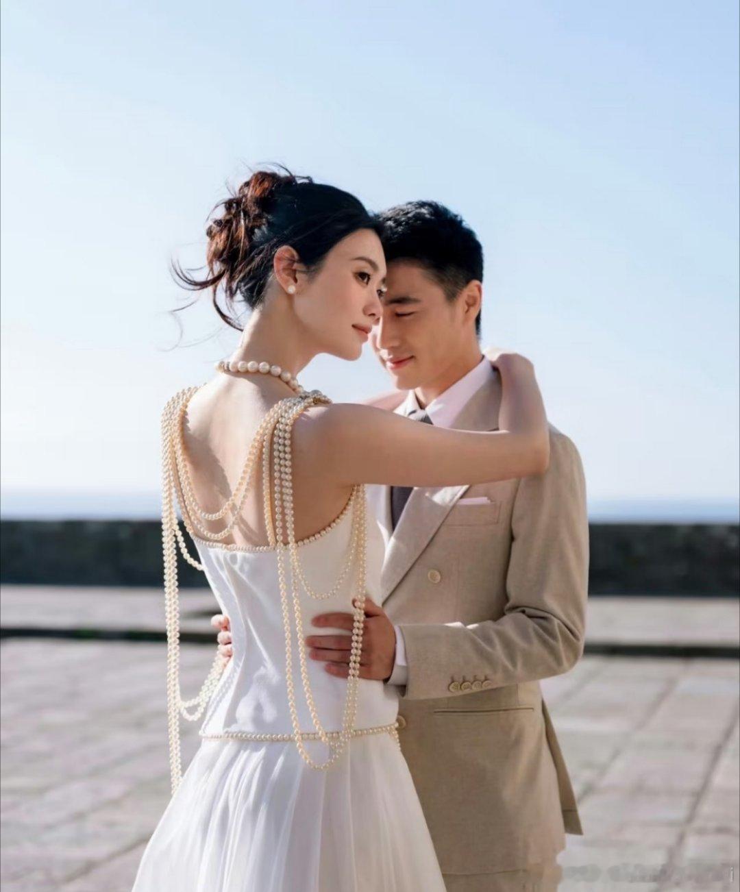 看完奚梦瑶婚礼造型，是不是也疯狂想买珍珠豪门婚礼看什么？不是半亿钻石，是四太梁安