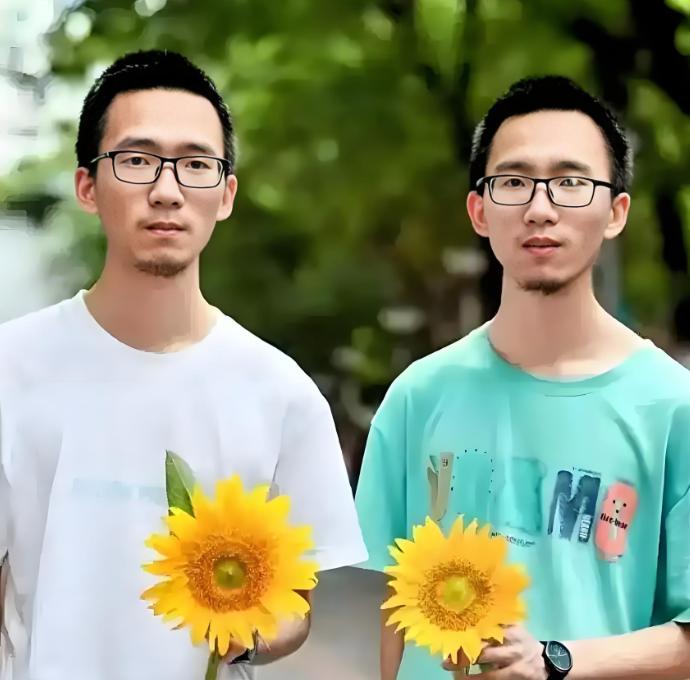 来自重庆的一对超级学霸双胞胎，哥哥赵宏立，考入清华大学物理系，弟弟赵宏志，被北京