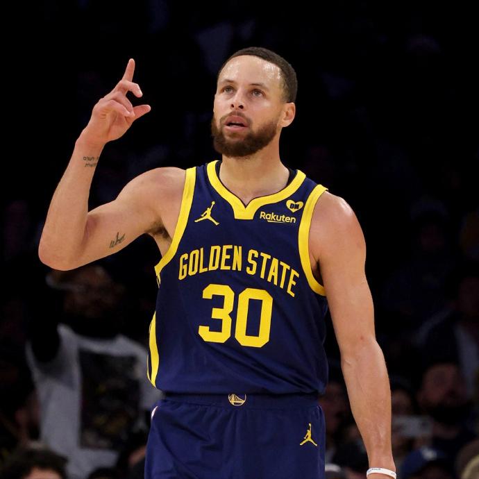 NBA历史总得分榜更新：库里超越卡特！1、詹姆斯：421842、贾巴尔：38